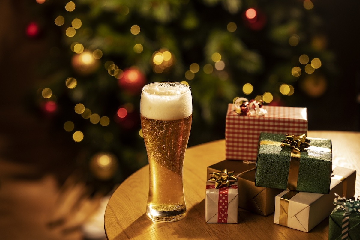 christmas-beer-with-gifts-still-life-high-angle